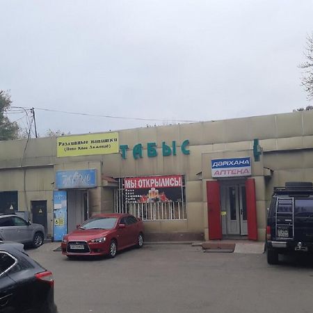 Апартаменты 11-Й Микрорайон, 4 Almaty Exterior photo